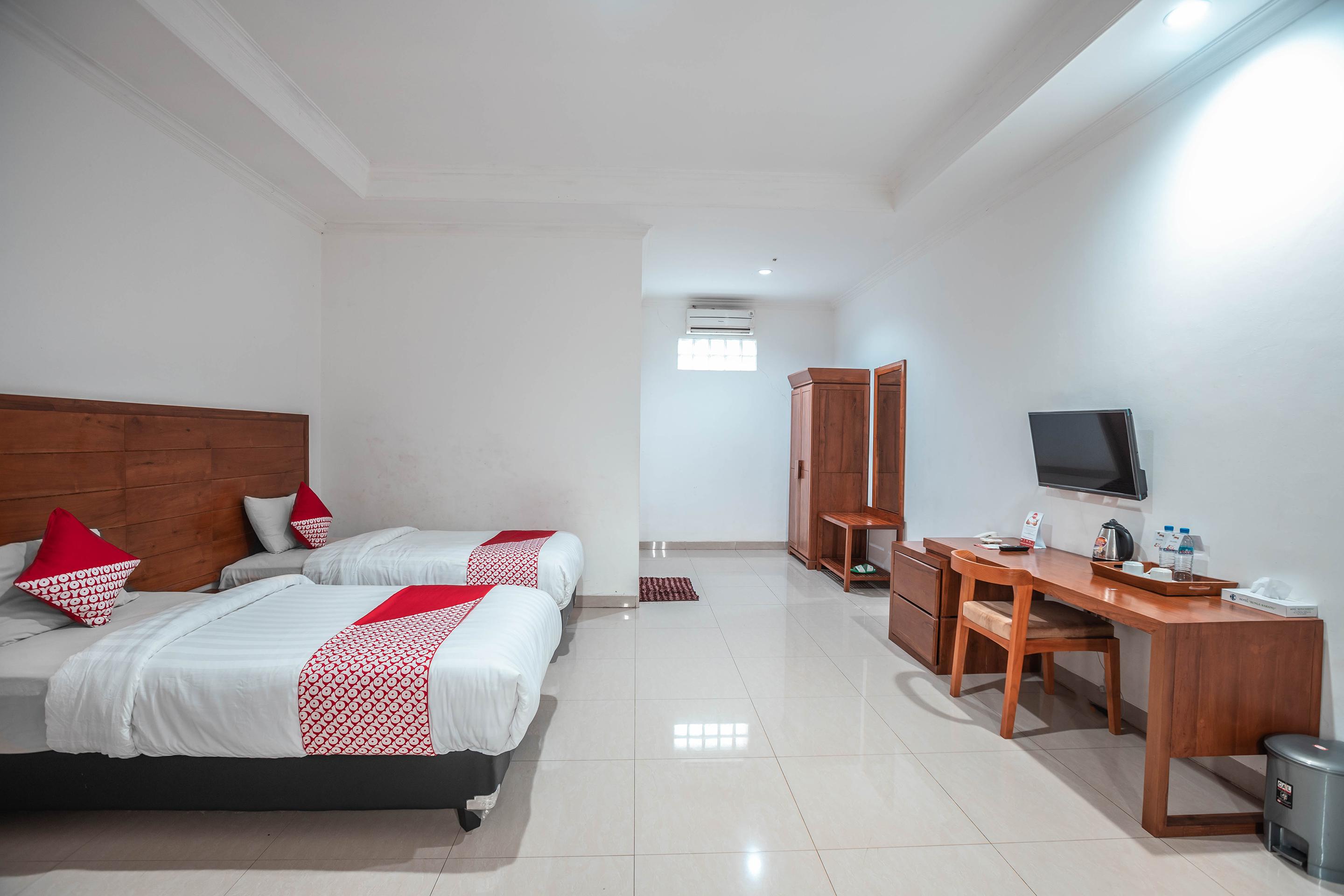 Super Oyo 686 Bunga Karang Hotel Bekasi Exterior foto