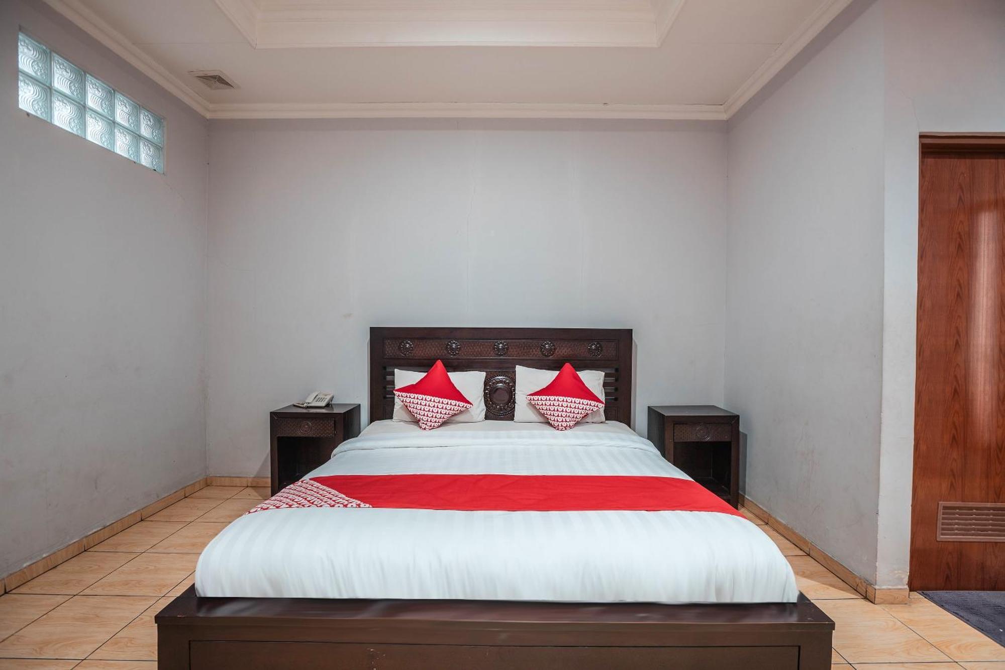 Super Oyo 686 Bunga Karang Hotel Bekasi Exterior foto